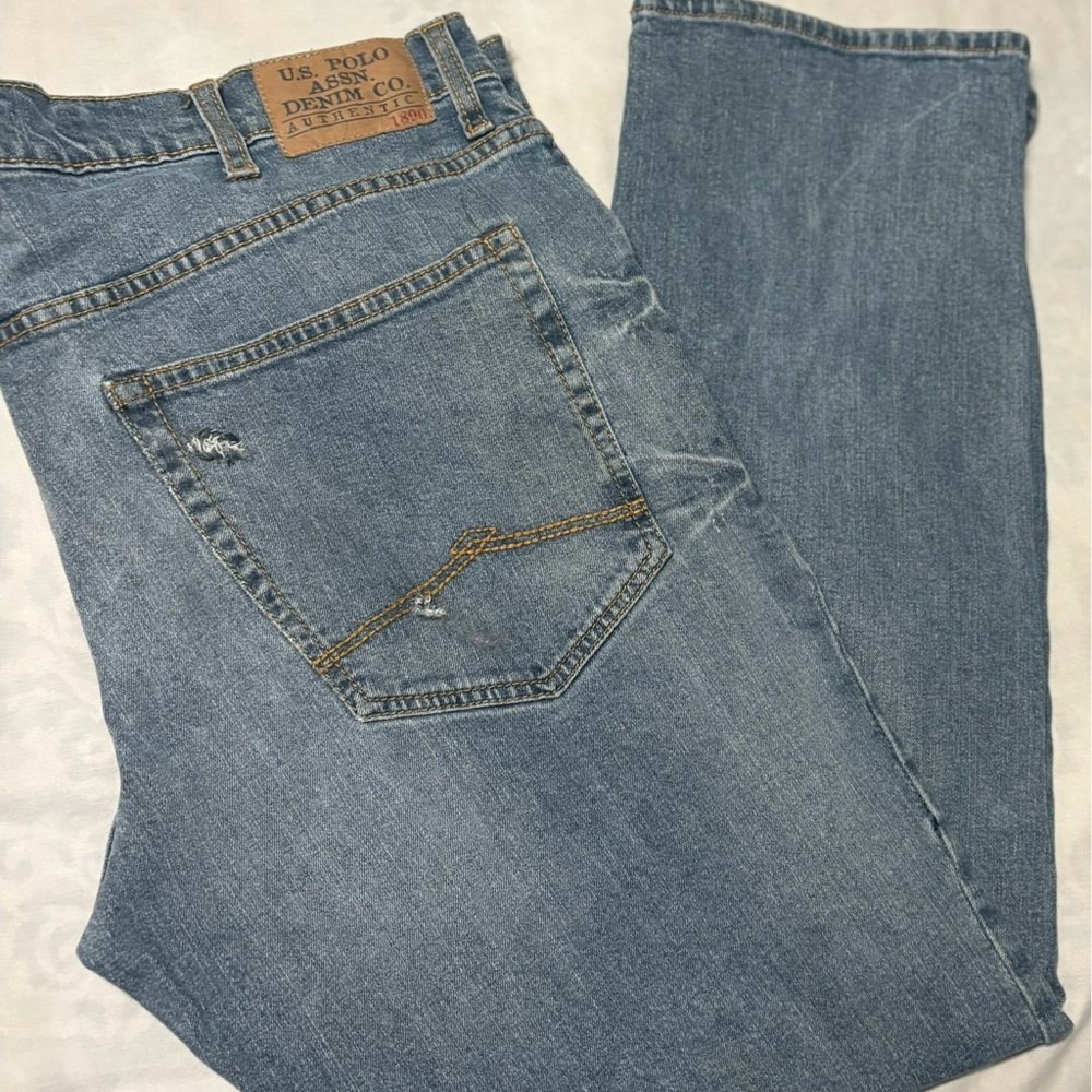 U.S. Polo Assn. Men's Classic Denim Jeans - Picture 2 of 7